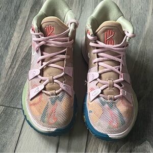 NIKE KYRI 7 “1 World 1 People” Regal Pink Basketball Shoes US SIZE 8